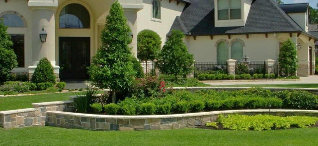 landscaping in Woodlands TX